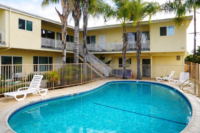 Building Photo - 5860 Hazeltine Ave Unit 10A