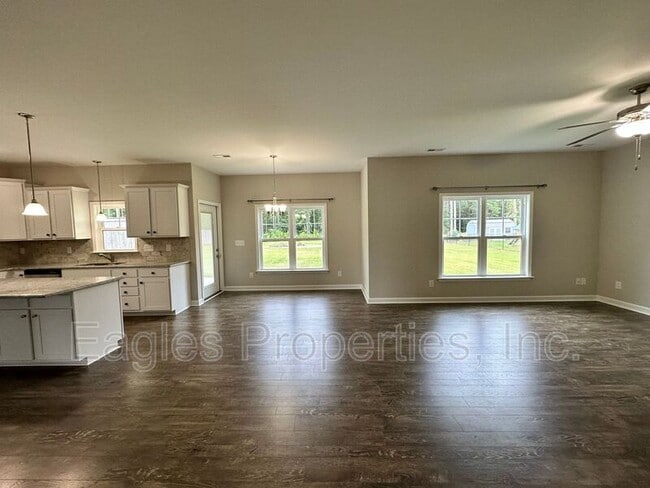 Photo - 451 Fallingbrook Dr