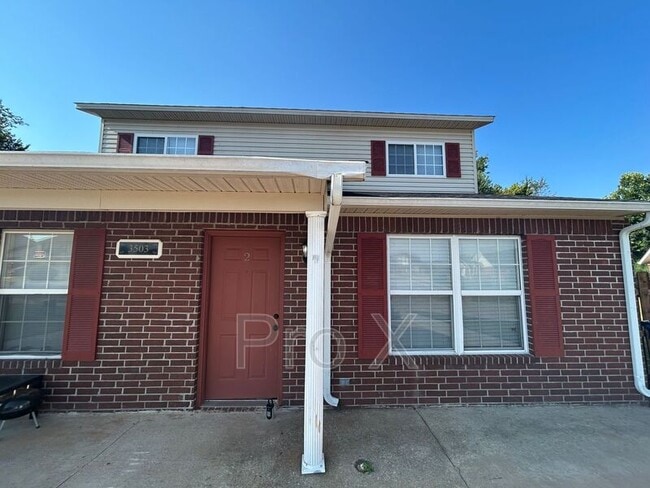 Building Photo - 3503 SW Victoria Pl Unit Apt 2