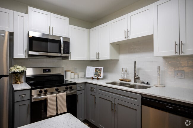 2BR, 2BA - 926SF - Kitchen - Links at Citiside