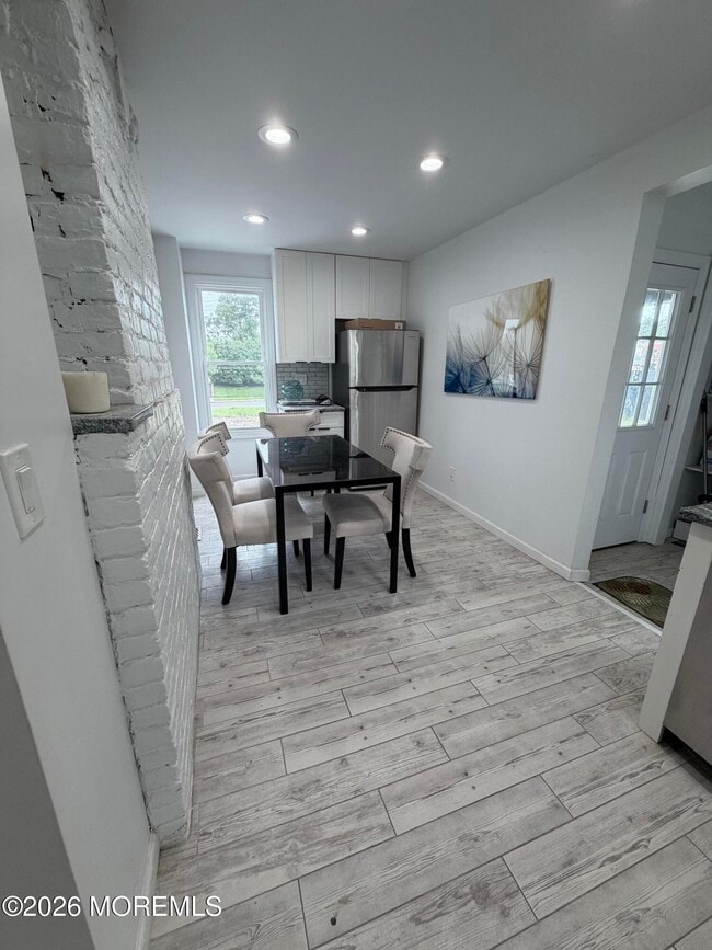404 Lake Dr