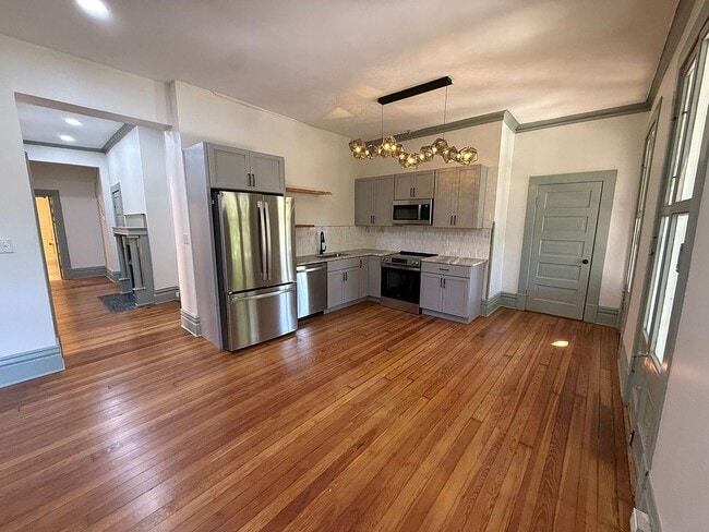 Building Photo - 485-487 W 3rd. St. Unit 485-A