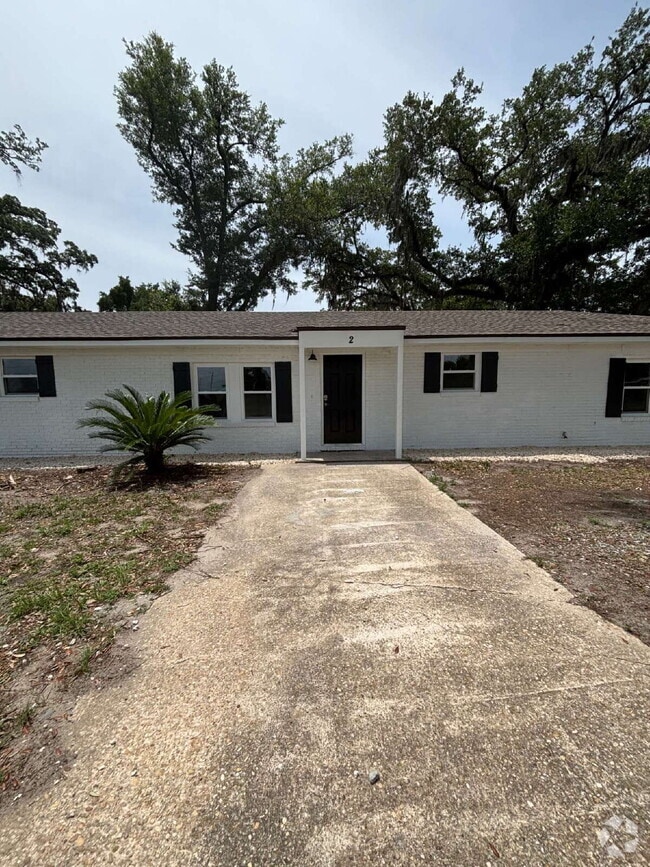 Building Photo - Freshly Renovated 2 Bed apartment in Lynn ... Unit 1
