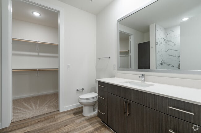 1BR, 1BA - 724SF - Bathroom
