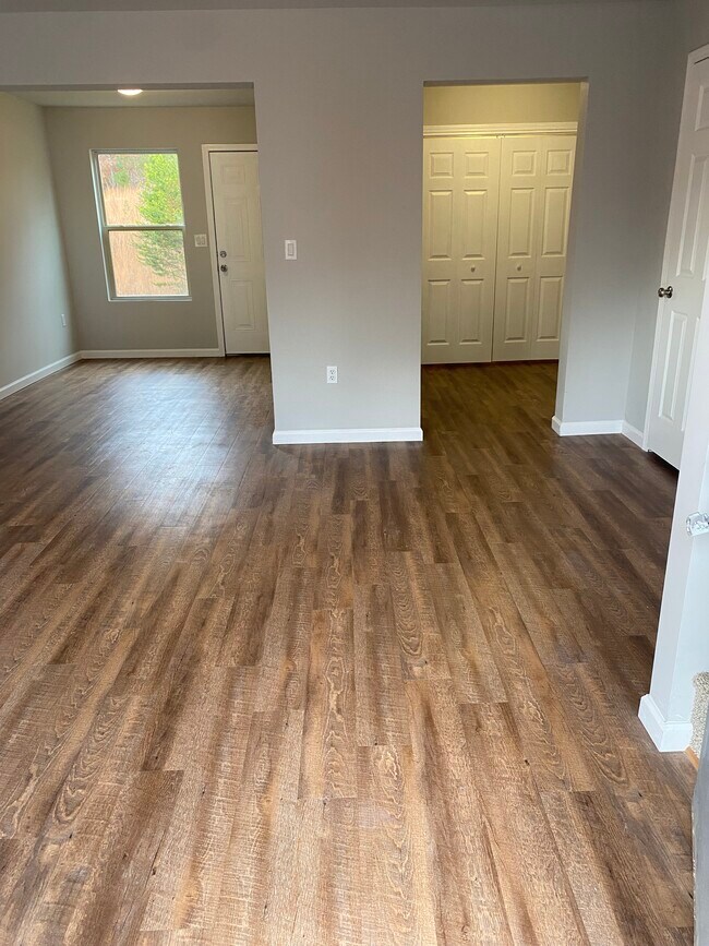 Photo - 90 Crabapple Rdg