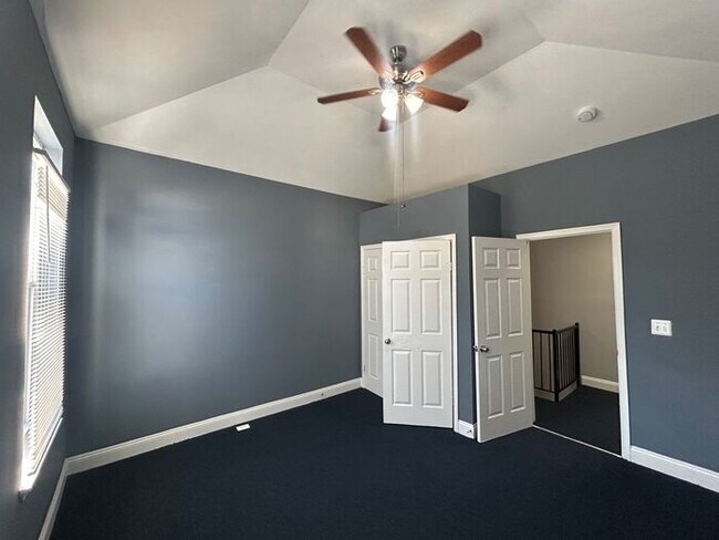 Photo - 2 Bedrooms PLUS DEN