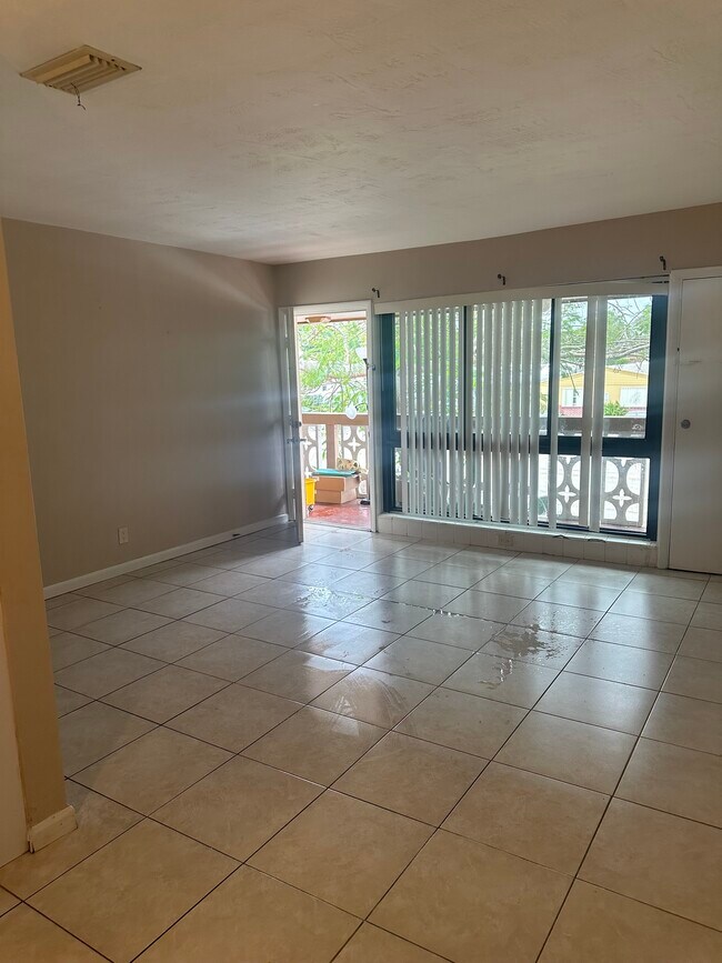 Livingroom - 5910 NE 18th Ave Unit 17