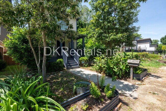 Photo - 829 Welch St SW