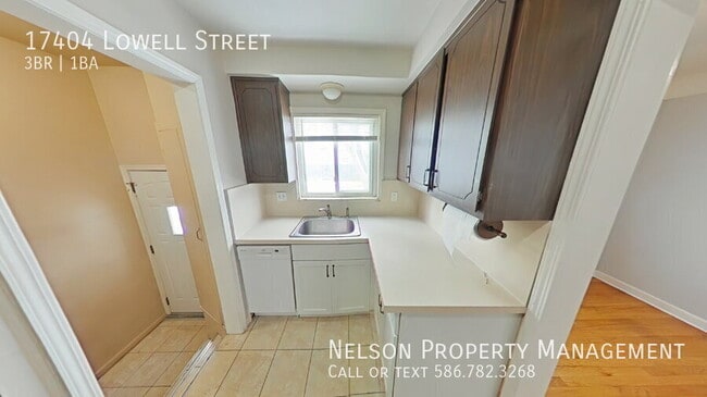 Photo - 17404 Lowell St