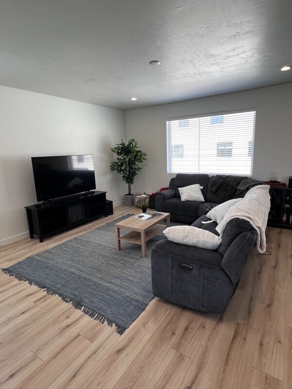 Photo - 539 S 890 W
