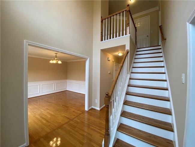 Photo - 612 Braidwood Dr NW