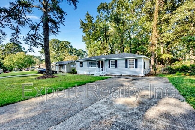 Photo - 1720 University Blvd