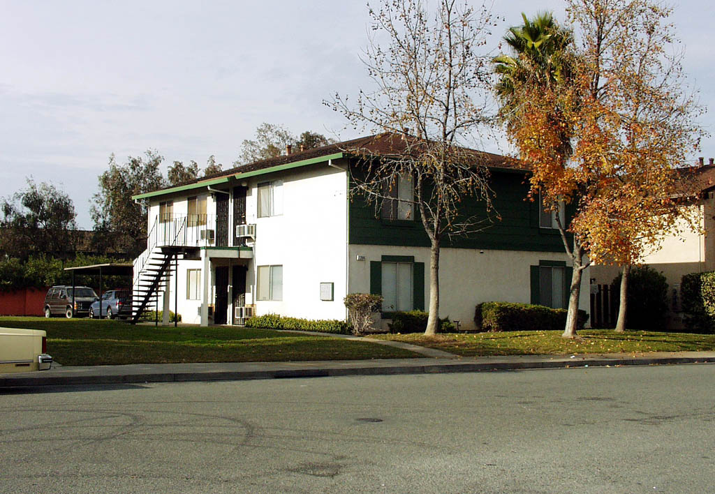 Photo - 2204 Spanos St