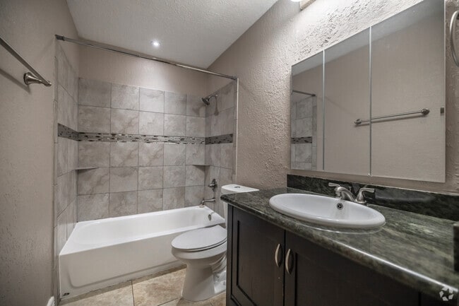 2BR, 1BA - 955SF - Bathroom
