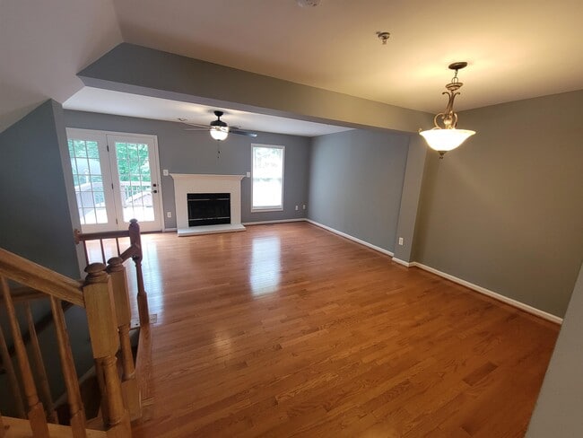 8702 Castlerock Ct