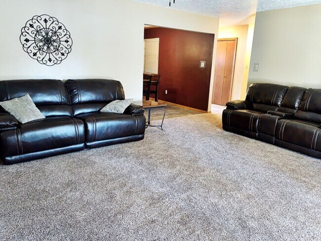 Photo - 3 Bedroom, 2 Bath, 2 car garage