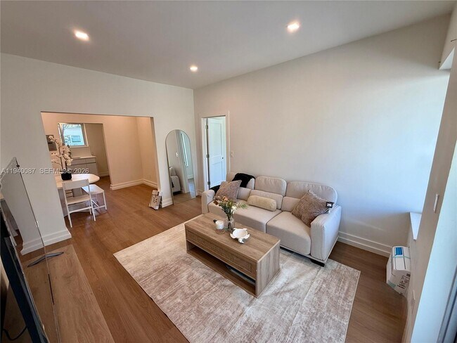 Photo - 1535 West Ave Unidad 1