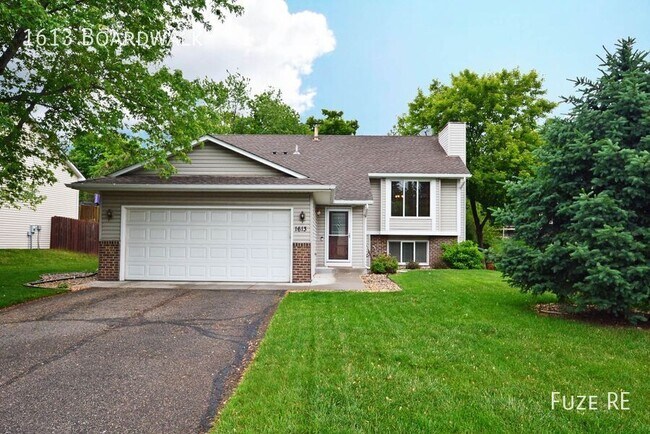 1613 Boardwalk- - 1613 Boardwalk- House