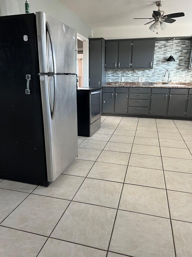 Photo - 1110 E 42nd St