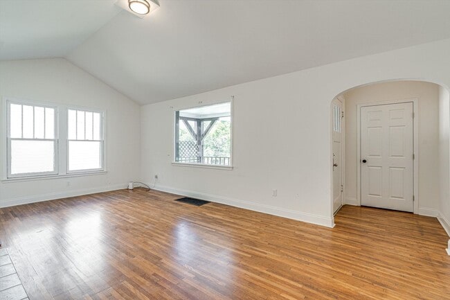 Photo - 2/ 1 Home for Rent!