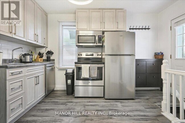 Photo - 929 Lakeshore Rd E Unit #2