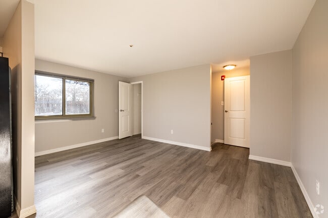 1BR, 1 BA - 566SF - Living Room