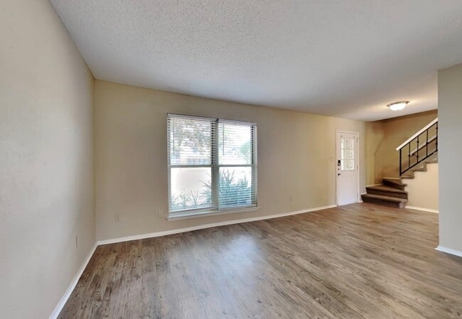 Photo - 2614 Remmington Dr