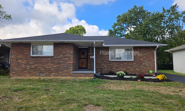Photo - 1275 Geers Ave