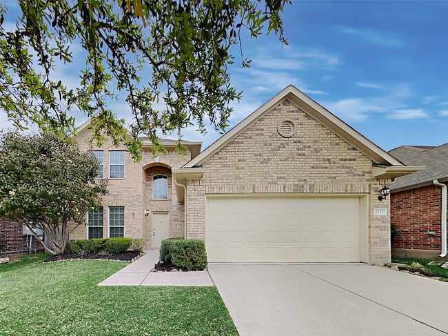 Building Photo - 2213 Oak Cir Dr N