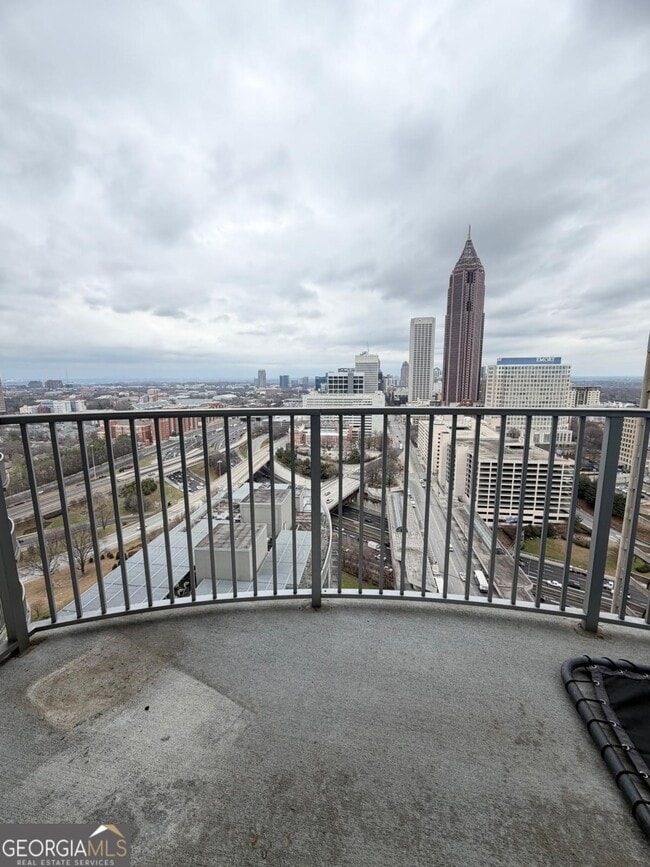 Building Photo - 400 W Peachtree St NW Unit 2413