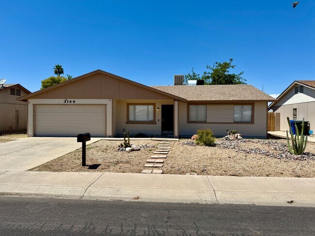 3 Bedroom / 2 Bath Single Level Home in Ph... - 3 Bedroom / 2 Bath Single Level Home in Ph...
