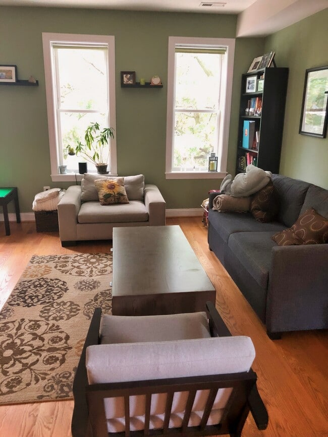 Photo - 907 Webster St NW