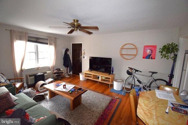 Building Photo - 115 E Glebe Rd Unit E