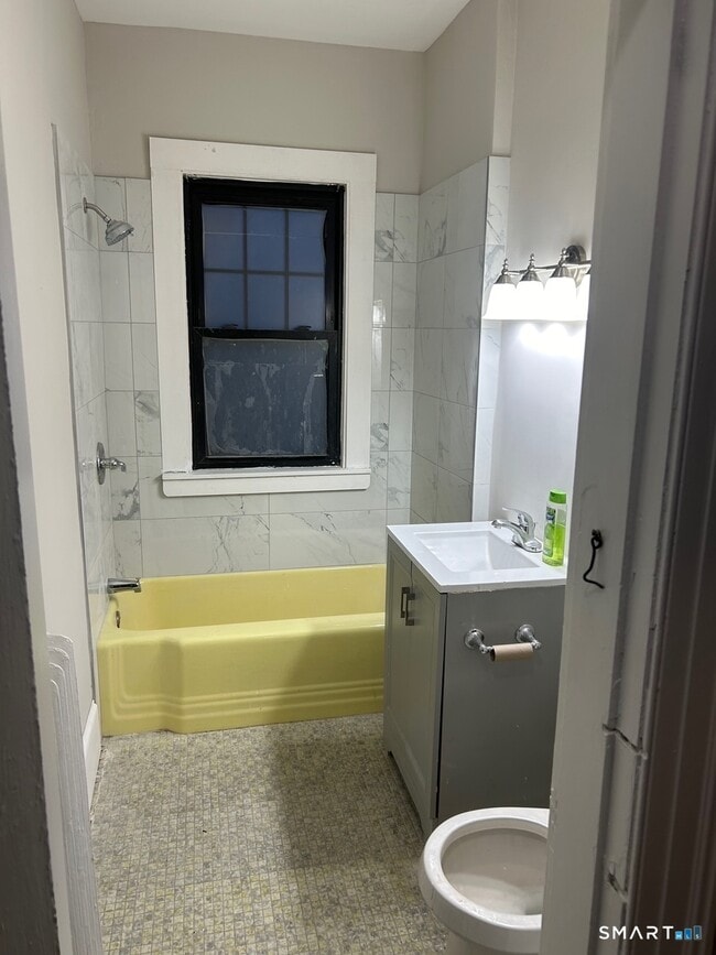 Photo - 304 Edgewood St Unit 2