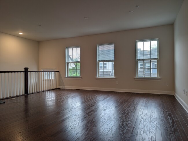 Photo - 35 Dahlia Dr