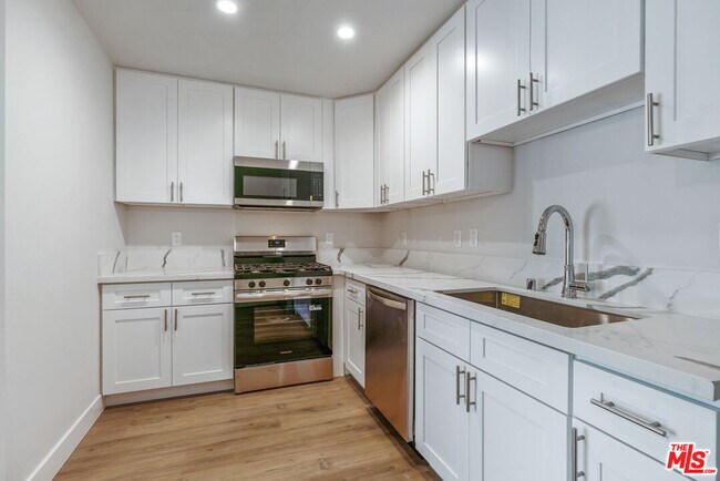 Photo - 2232 W 24th St Apartment Unit 209
