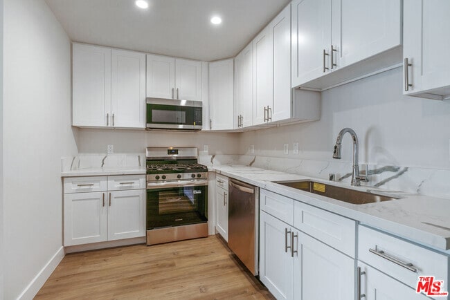 Building Photo - 2232 W 24th St Unit 209 Rental