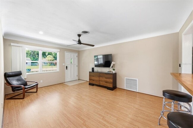 Photo - 3611 9th Ave N