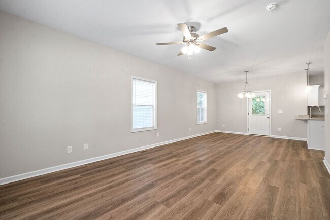 Photo - Beautiful 3 Bedroom Home For Rent Near Downtown Clarksville!