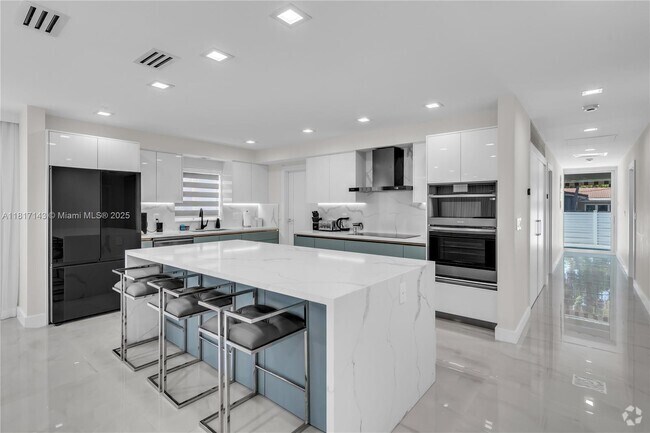 Building Photo - 1045 Hollywood Blvd Rental