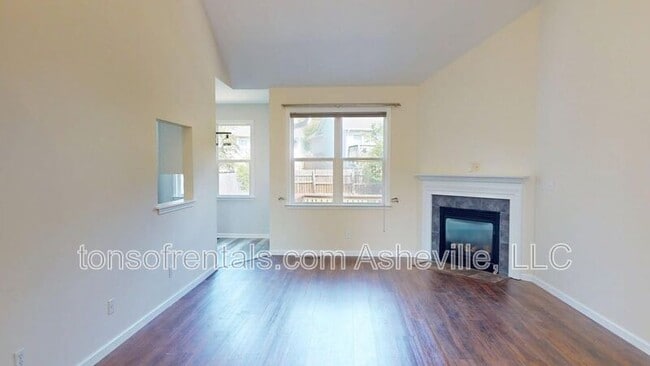 Photo - 111 Woodcreek Cir