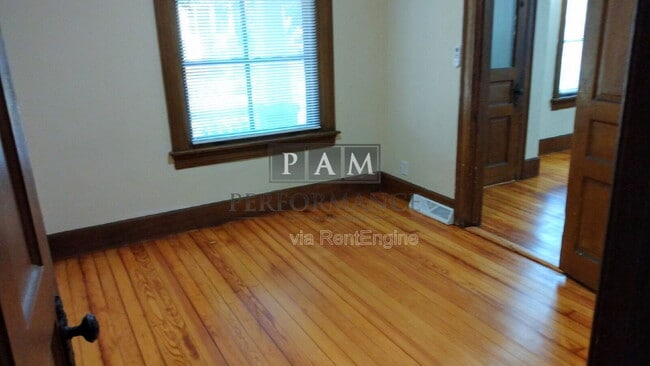 Photo - 902 E Chambers St