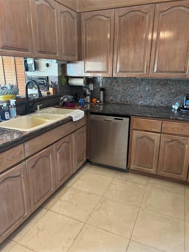 Photo - 11301 SW 3rd St