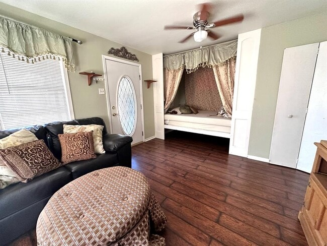 Building Photo - 103 Yucca