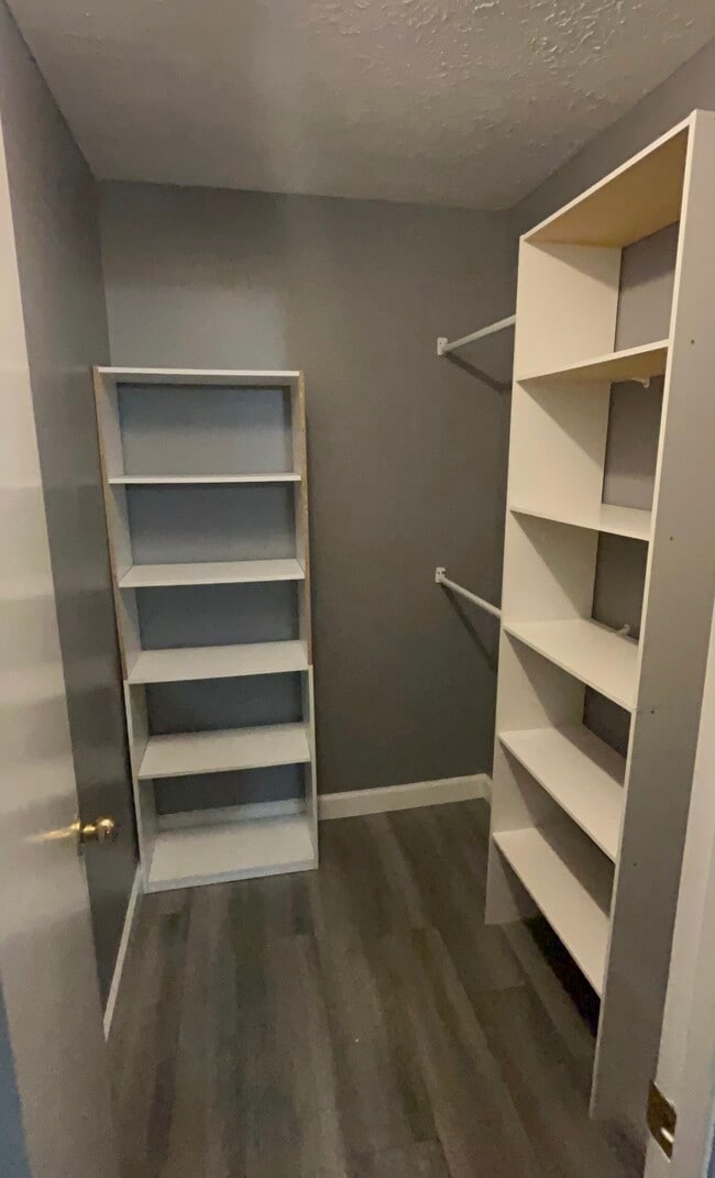 Photo - 6927 Bluegrass Stakes