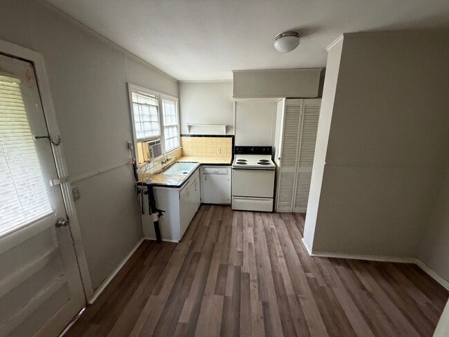 Photo - New Paint and Flooring, 1 Bedroom Bossier Home