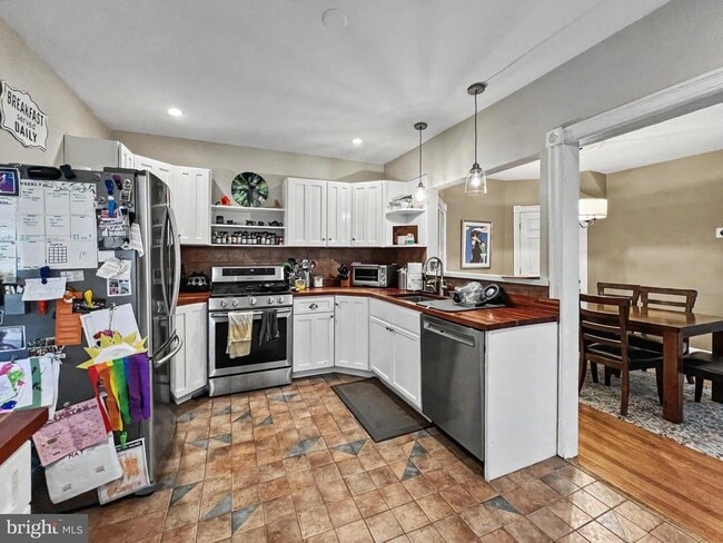 Photo - 1039 Rees Ave