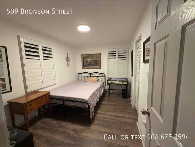 509 Bronson St