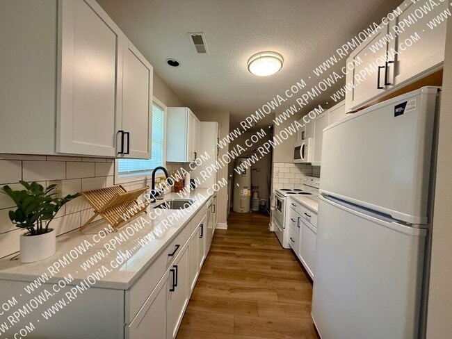 Photo - 254 Campus Ave