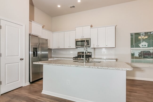 Photo - 476 Craigflower Ct